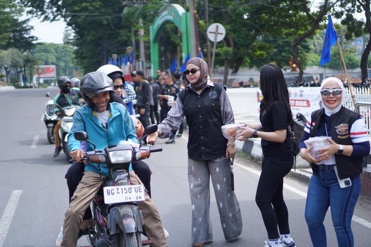 HDCI Palembang 'Gas' Berbagi 500 Kotak Makanan Gratis