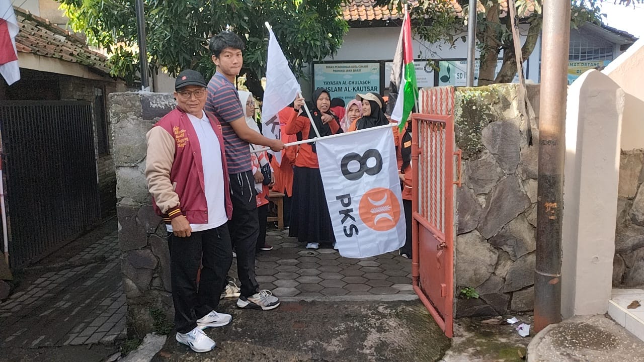 Dpra PKS Cibereum Gelar Gerak Jalan Sehat Bersama Masyarakat 