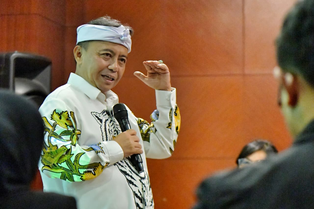 Gubernur KDM Bertakziah atas Wafatnya Istri Bupati Purwakarta