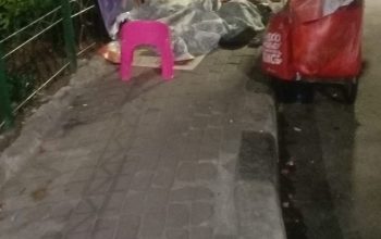 Malam Hari Bawah Kolong Flyover Plaza Kalibata Dijadikan Tempat Tidur Pedagang Kaki Lima
