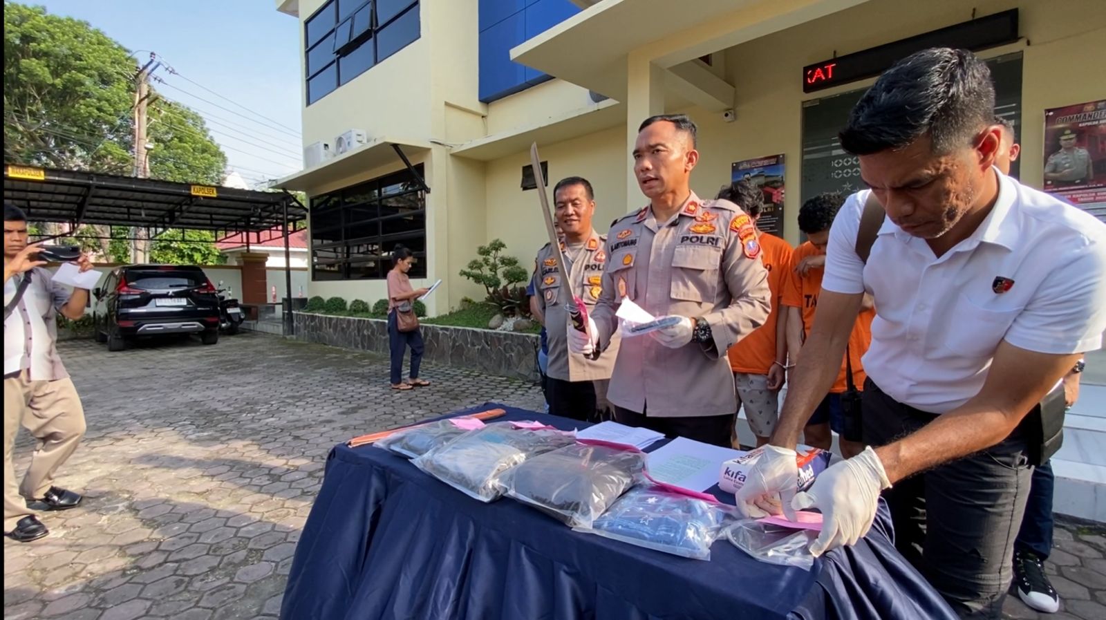 Polsek Medan Baru Ungkap Komplotan Begal Sadis, 3 Pelaku Ditangkap sudah 14 Kali Beraksi di Medan