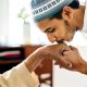 Tradisi dan Budaya Cium Tangan Ulama Berdasarkan Penegasan Empat Mazhab Fikih