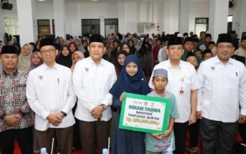 250 Santri Tahfiz Tahun 2025 Terima Langsung Bantuan dari Baznas Kabupaten Bekasi
