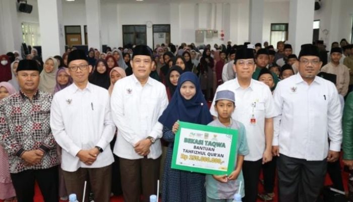 250 Santri Tahfiz Tahun 2025 Terima Langsung Bantuan dari Baznas Kabupaten Bekasi