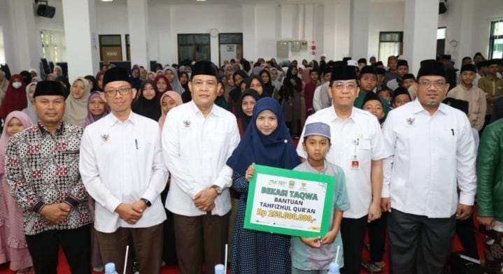 250 Santri Tahfiz Tahun 2025 Terima Langsung Bantuan dari Baznas Kabupaten Bekasi