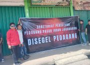Ratusan Massa Aksi Damai Dipasar Induk Jakabaring Langsung Segel Sekretariat P3JKB
