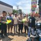 Kapolsek Serang Baru Bagikan Beras kepada Ojol, Wujud Kepedulian dan Sinergi dengan Masyarakat