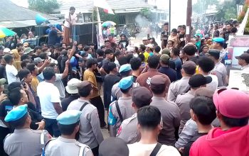 Diduga Gelapkan Dana Desa Rp300 Juta,Warga Sukaslamet Desak Pemakzulan Kuwu Rajudin Diduga Gelapkan Dana Desa Rp300 Juta,Warga Sukaslamet Desak Pemakzulan Kuwu Rajudin