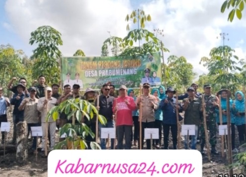 Polsek Penukal Utara Dukung Ketahanan Pangan Melalui Penanaman Jagung di Desa Prabumenang