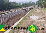 Jalan Akses Pertanian Desa Sumbon Kroya Rusak Parah Akibat Proyek Senderan Sungai Cipanas