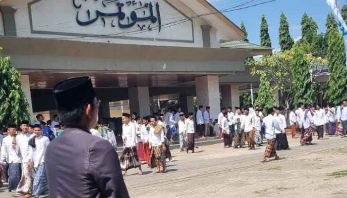 Duka dan Tradisi Pesantren di Mata Para Pembenci