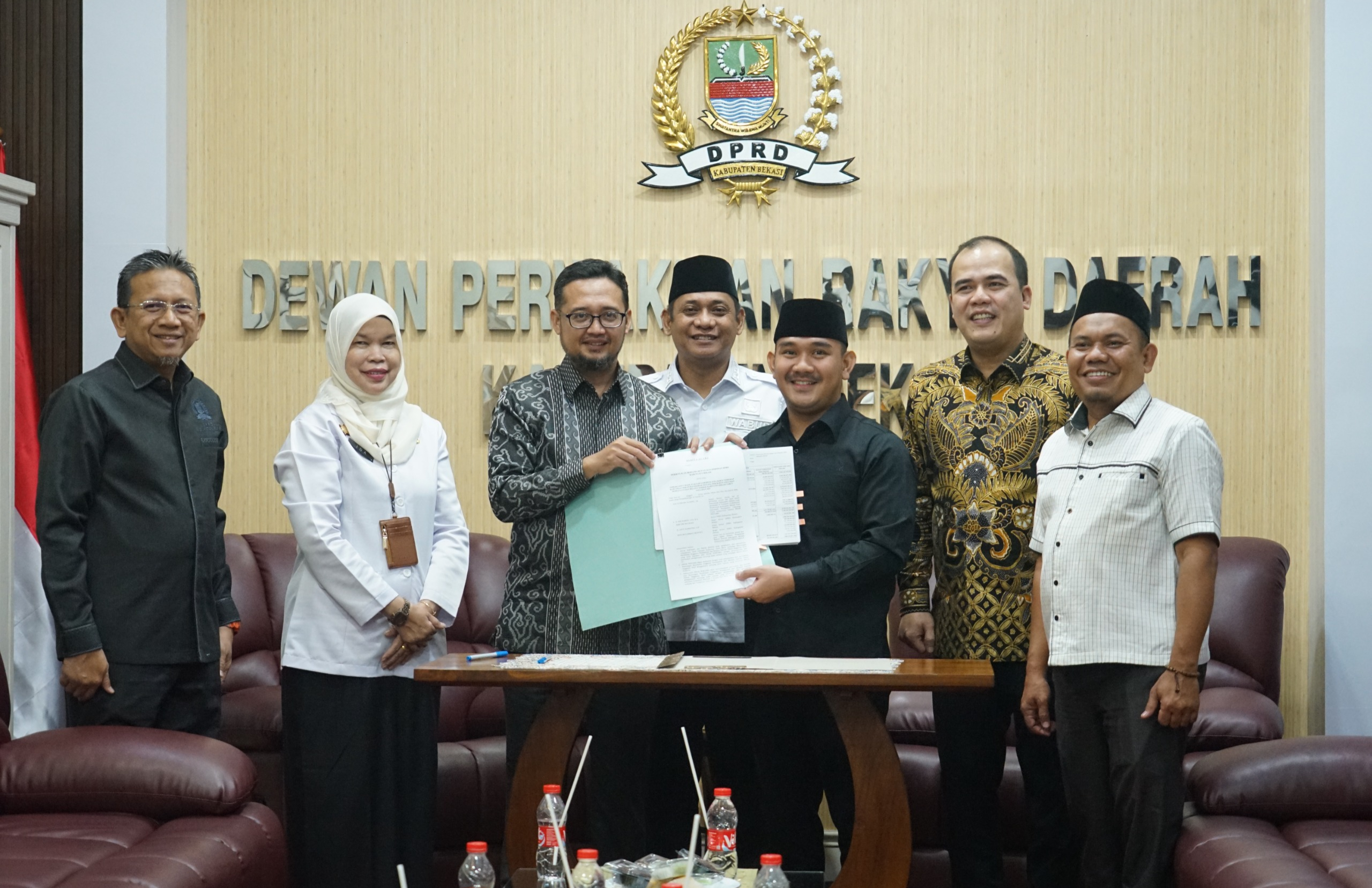 Raperda Perubahan APBD 2025 Kabupaten Bekasi, Bupati dan DPRD Tandatangani Kesepakatan Bersama Hasil Evaluasi Gubernur Jawa Barat