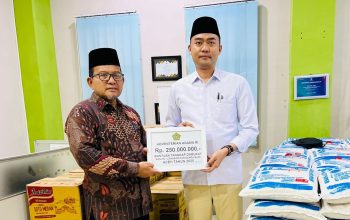 Peduli Warga Terdampak Banjir di Aceh, Kemenag Serahkan Bantuan Rp250 Juta