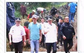 Wabup Romli Turun  langsung Gotong Royong Perbaikan Jalan Di Abung Tengah