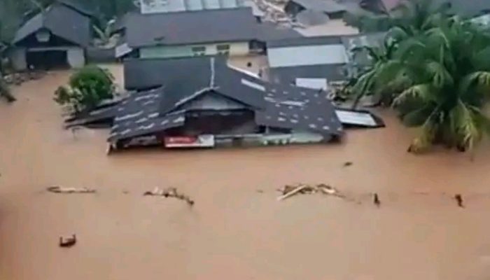 Tapanuli Tengah Dilanda Banjir Besar, Sirene Bendungan Dibunyikan 5 Kali — Warga Terjebak, Bantuan Dinilai Lambat