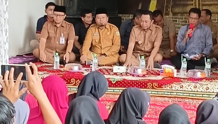 Pemkab Bondowoso Salurkan BLT DBHCHT Tahap II ke 71 Buruh, Termasuk dari Pabrik Rokok Dua Putri Ratu Pemkab Bondowoso Salurkan BLT DBHCHT Tahap II ke 71 Buruh, Termasuk dari Pabrik Rokok Dua Putri Ratu