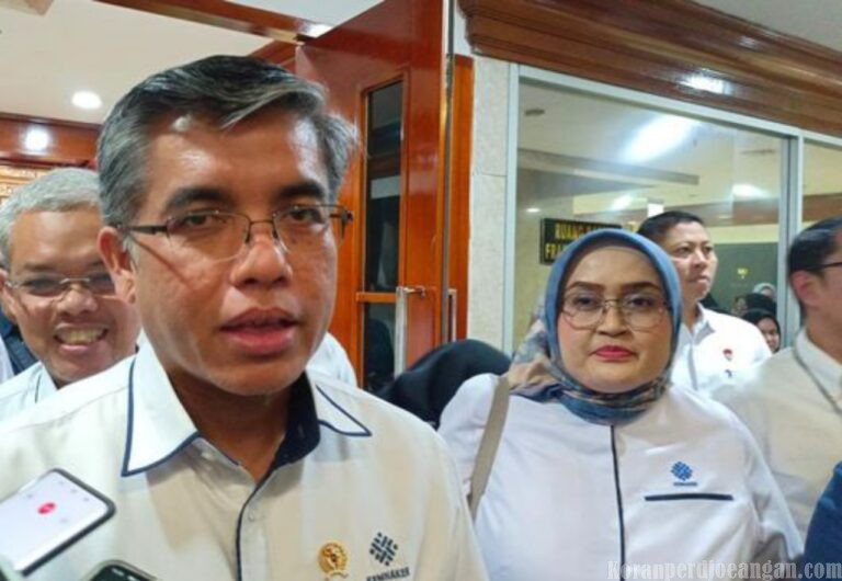Menaker Tunda Pengumuman Kenaikan UMP 2026 pada 21 November, Ini Alasannya