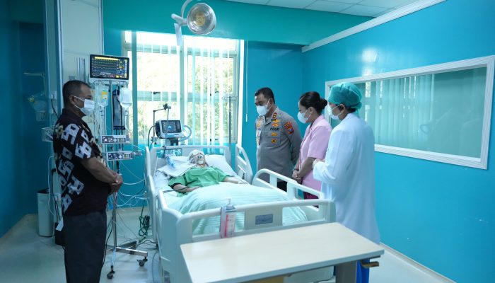Kapolda Sumut Jenguk Korban Laka Lantas, Sampaikan Keprihatinan dan Doa untuk Kesembuhan