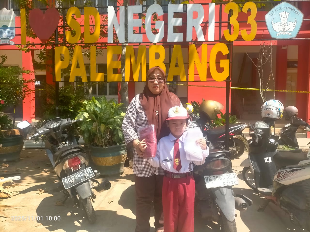 Program Baju Sekolah Gratis RDPS ,Senyum Ceria di SD Negeri 33 Palembang