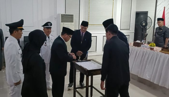 Wabup Iwan Tuaji SH,Lantik 33 Pejabat di Pemkab PALI,  Tekankan Disiplin dan Akuntabilitas.