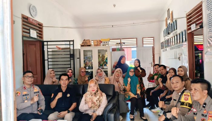 POLSEK PENUKAL UTARA MENYAPA MASYARAKAT DESA TANDING MARGA