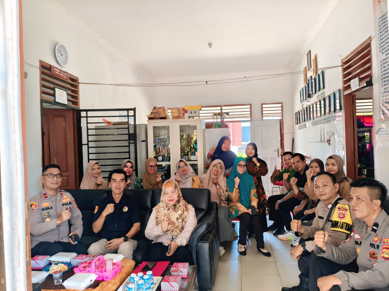 POLSEK PENUKAL UTARA MENYAPA MASYARAKAT DESA TANDING MARGA