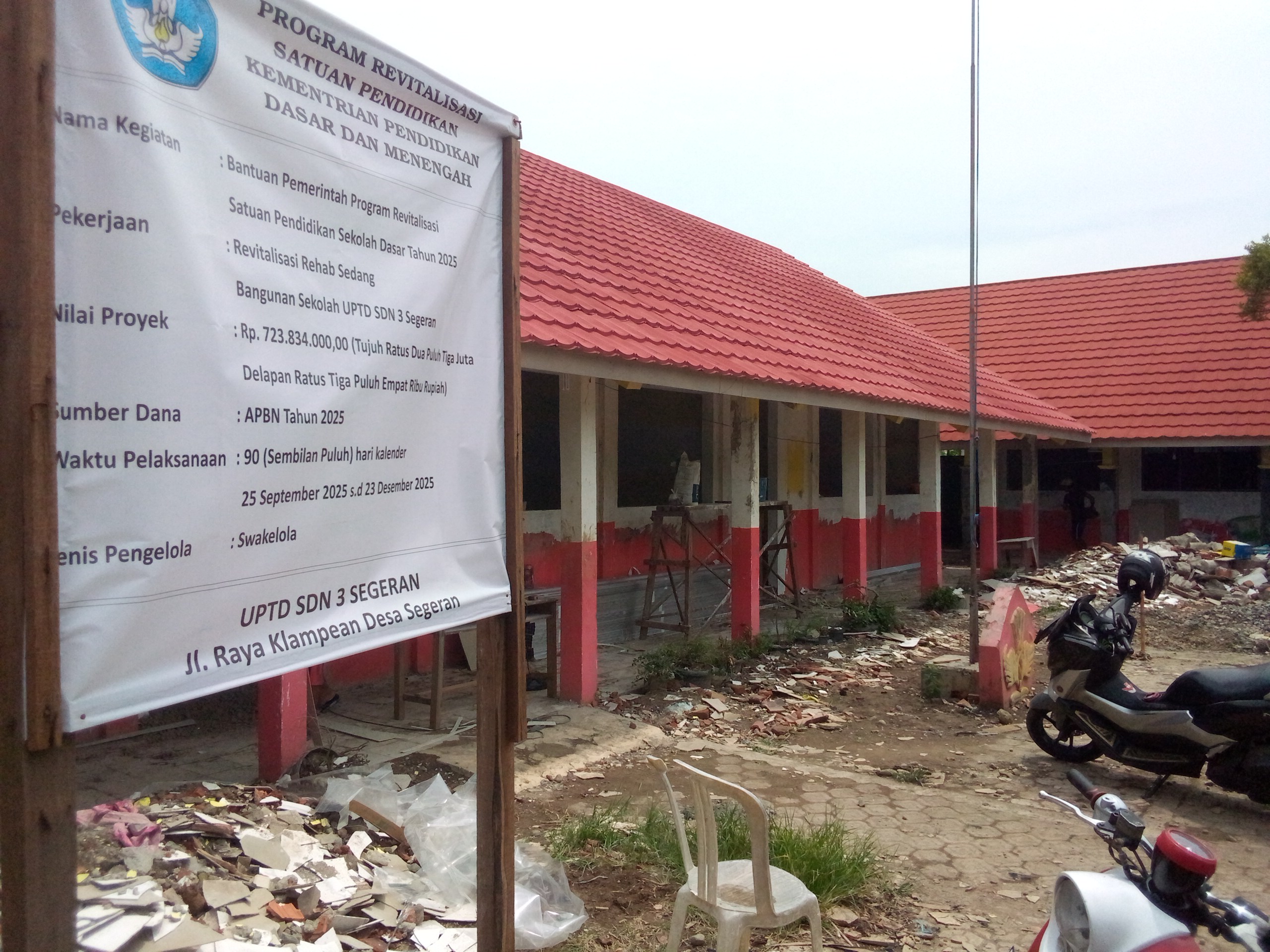 Diduga Pangkas Anggaran, Proyek Revitalisasi SDN 3 Segeran Gunakan Brangkal Bekas Bangunan