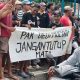 Ratusan Warga Eretan Wetan Gelar Aksi Damai: Tuntut Penanganan Serius Banjir Rob di Pesisir Indramayu