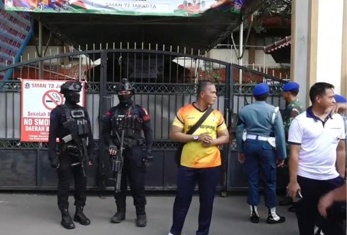 Puluhan Personil Tim Jibom Dikerahkan Selidiki Ledakan di SMAN 72 Jakarta