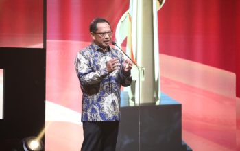 Mampu Jaga Sinergi Pusat-Daerah, Mendagri Tito Raih Penghargaan Pemimpin Luar Biasa “Indonesia Kita Awards”