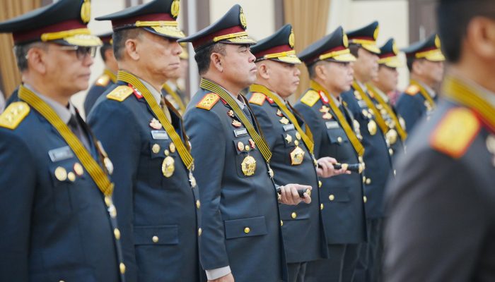 Kapolda Sumut Irjen Pol Whisnu Hermawan Terima Tanda Kehormatan Bintang Bhayangkara Pratama dari Kapolri