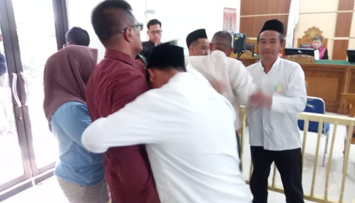 Sidang Kedua Terdakwa Kasus Penganiayaan Membenarkan Keterangan Saksi & Saksi Korban Diakhir Berpelukan