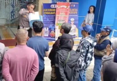 Satlantas Polres Cimahi Melaksanakan Sosialisasi Mekanisme Penerbitan SIM Kepada Masyarakat