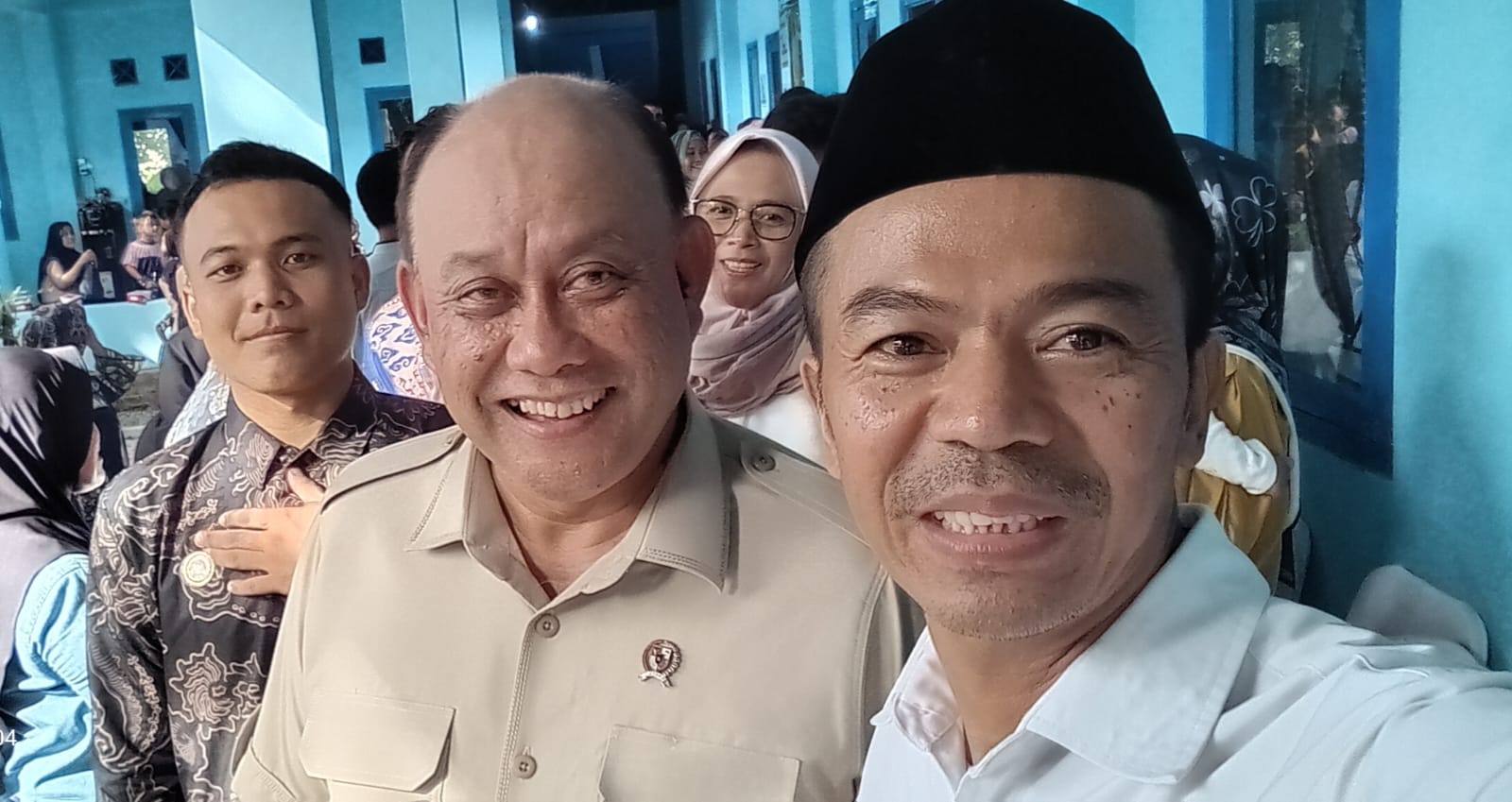 Indonesia "Jangan Buang Sampah di Sini !!", Luar Negeri "Buanglah Sampah di Sini !!"