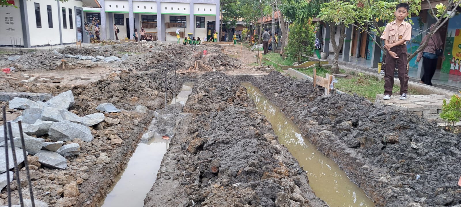 Proyek Revitalisasi SDN 01Sukaraya Amburadul Dikhawatirkan Cacat Mutu