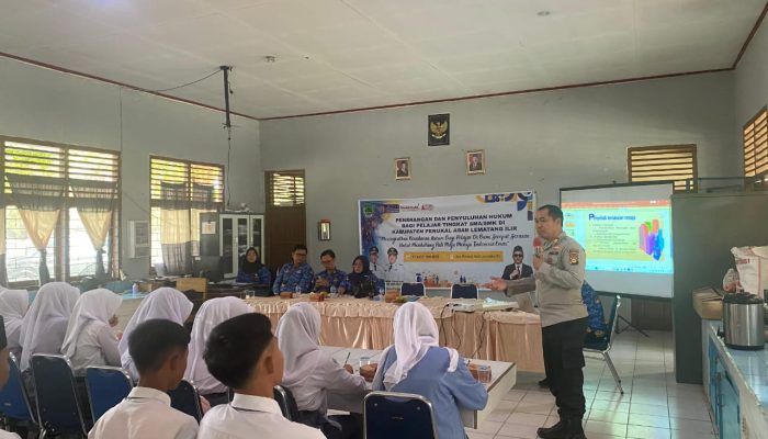 KASAT BINMAS POLRES PALI MENJADI NARASUMBER DALAM KEGIATAN PENYULUHAN HUKUM BAGI PELAJAR TINGKAT SMA/SMK/MAN SE-KECAMATAN TANAH ABANG