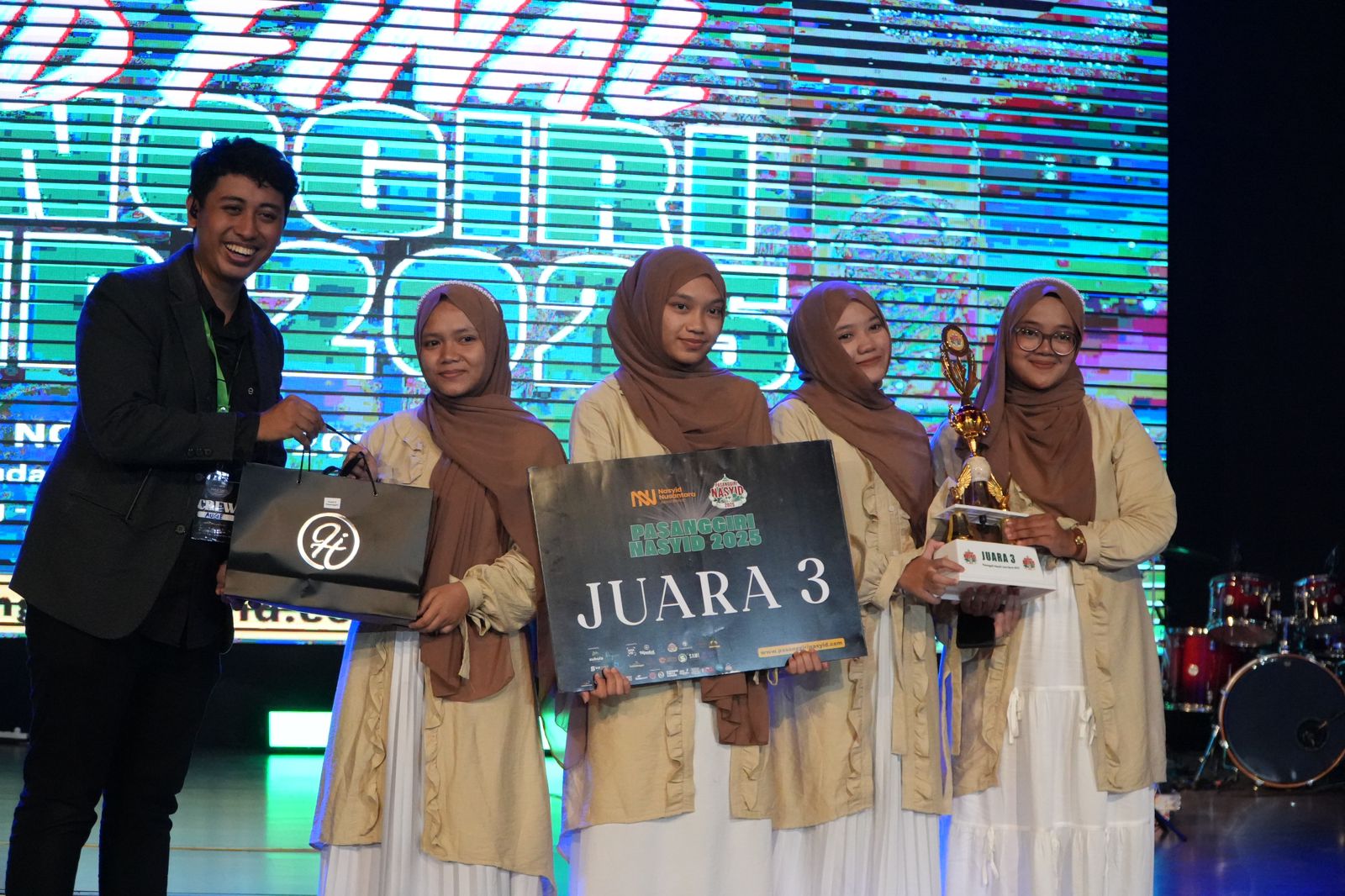NASYID NUSANTARA JAWA BARAT SUKSES GELAR GRAND FINAL PASANGGIRI NASYID  JAWA BARAT 2025 DAN KONSER PANJI SAKTI BERTAJUK “KONSER DI LANGIR  MALAM”
