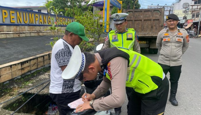 Operasi Zebra Toba 2025 Hari Kedua: Intensitas Edukasi dan Pengawasan Lalu Lintas di Sumut Semakin Ditingkatkan Operasi Zebra Toba 2025 Hari Kedua: Intensitas Edukasi dan Pengawasan Lalu Lintas di Sumut Semakin Ditingkatkan