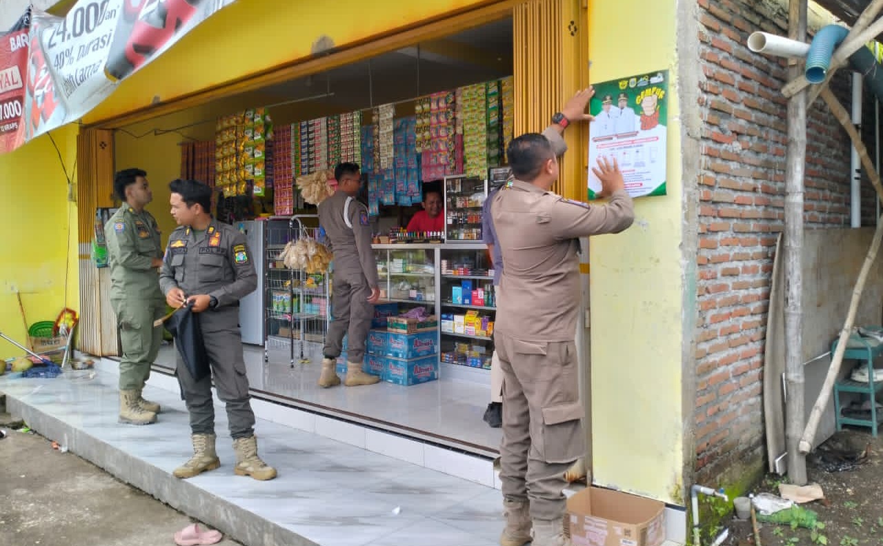 Satpol PP Bondowoso dan Bea Cukai Jember Gelar Operasi Gabungan Sosialisasi Pencegahan Rokok Ilegal
