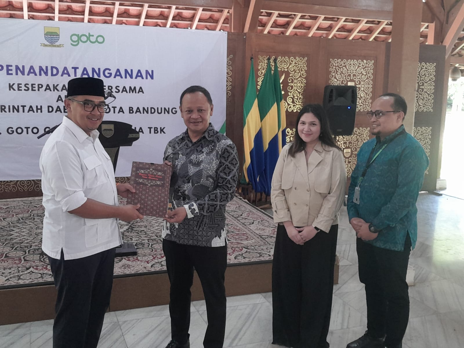 Kerjasama GOTO dan Pemkot Bandung laksanakan MOU percepatan digitalisasi dan pelayanan publik di Kota Bandung.