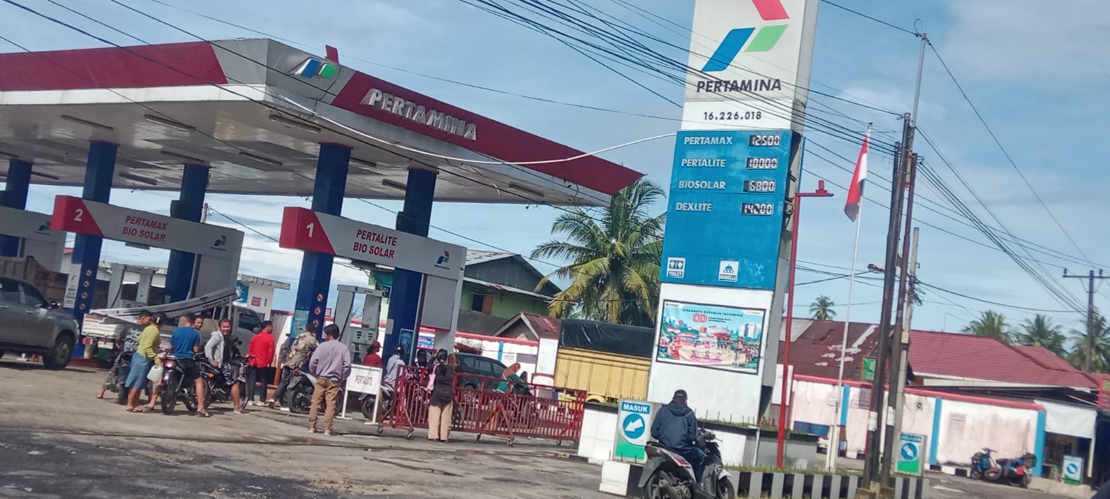 Diduga Atur Harga Solar Di atas Het, Mandor SPBU Muara Nibung Datat Keluhan Pelanggan