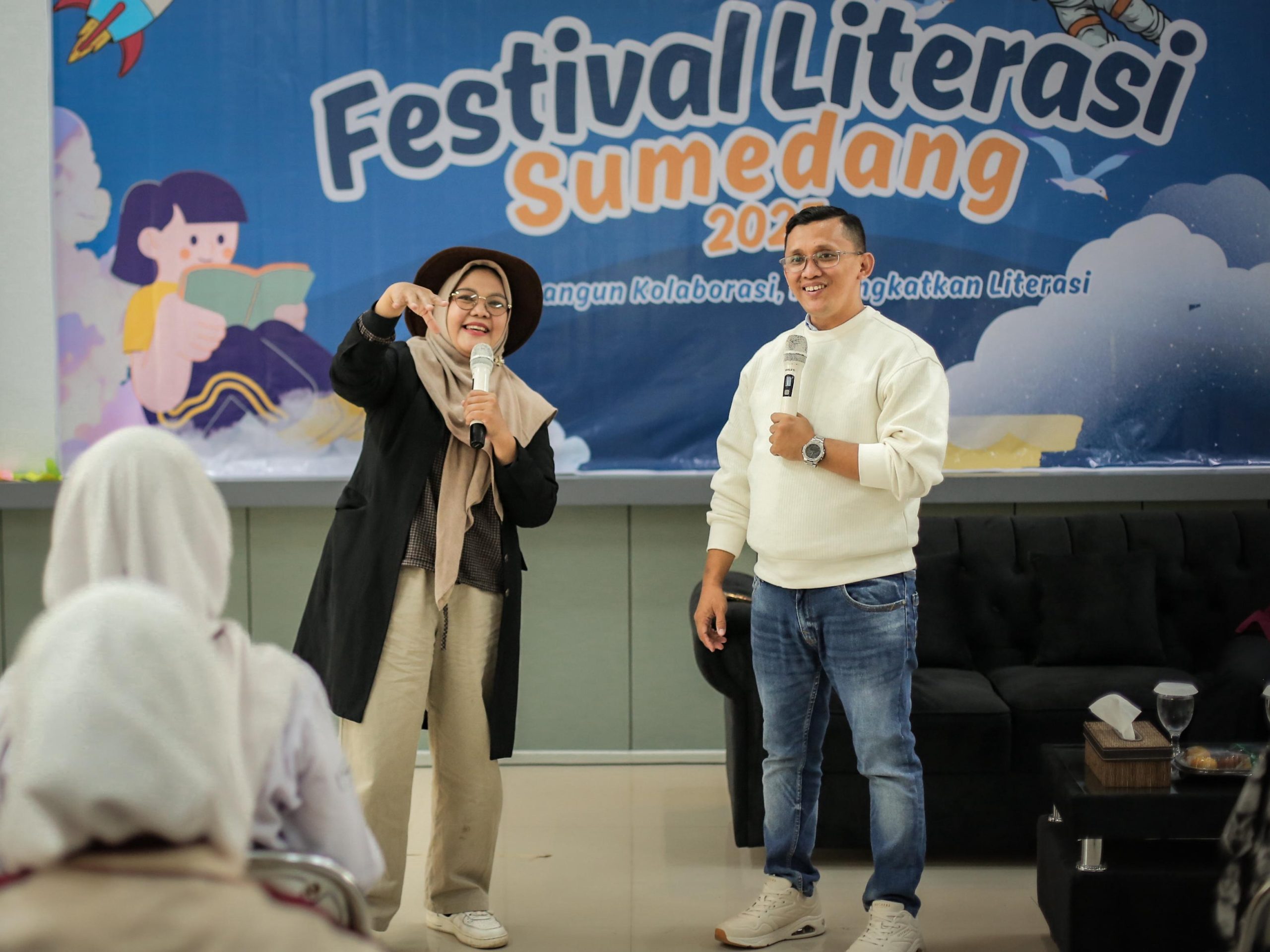 Hendra Ciho Hadir sebagai Narasumber di Festival Literasi Sumedang 2025