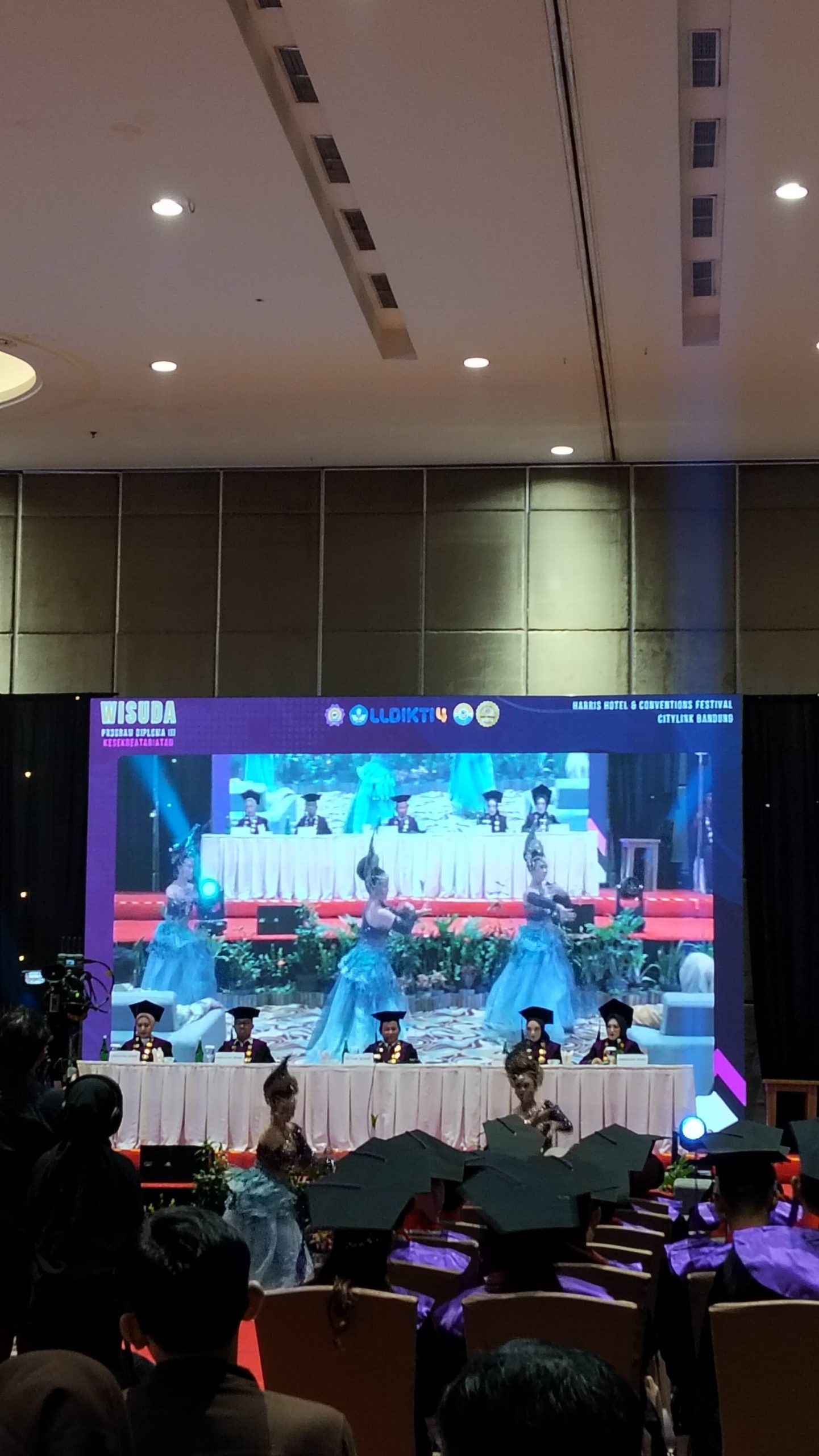 Wisuda ke-3 ASM Kencana Bandung, Usung Tema "Menyongsong Indonesia Emas 2045" 