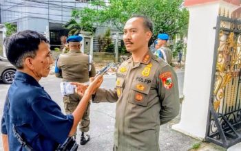 Kacaukan Drainase, Puluhan Lapak Kayu Dibongkar di Jalan Mustika