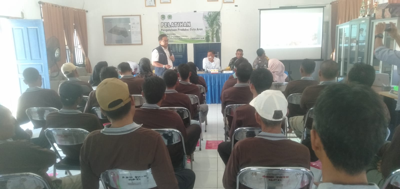 Pemerintah Desa Modong Menggelar Pelatihan Pengelolaan Produksi Gula Aren,Dalam Rangka Meningkatkan Pertumbuhan Ekonomi