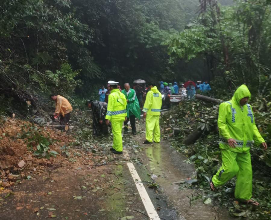Polres Taput Intensif Tangani 27 Titik Bencana Banjir dan Longsor, Evakuasi Dilanjutkan Bertahap Akibat Cuaca Ekstrem