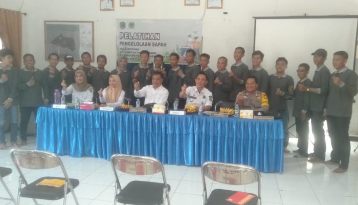 Dalam Rangka Menciptakan Lingkungan Yang Bersih dan Sehat Pemerintah Desa Modong Menggelar Pelatihan Pengelolaan Sampah