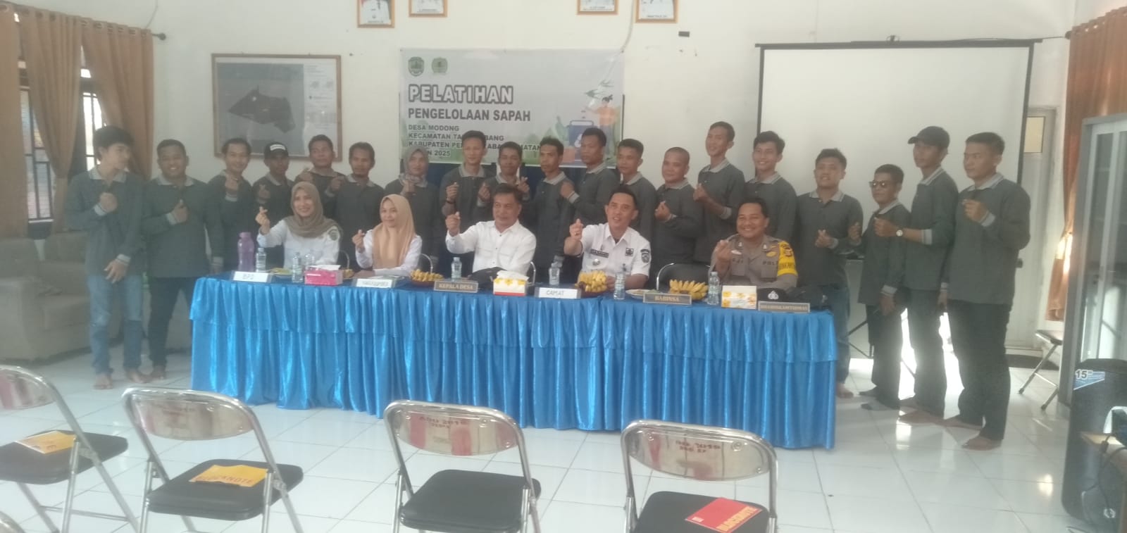 Dalam Rangka Menciptakan Lingkungan Yang Bersih dan Sehat Pemerintah Desa Modong Menggelar Pelatihan Pengelolaan Sampah