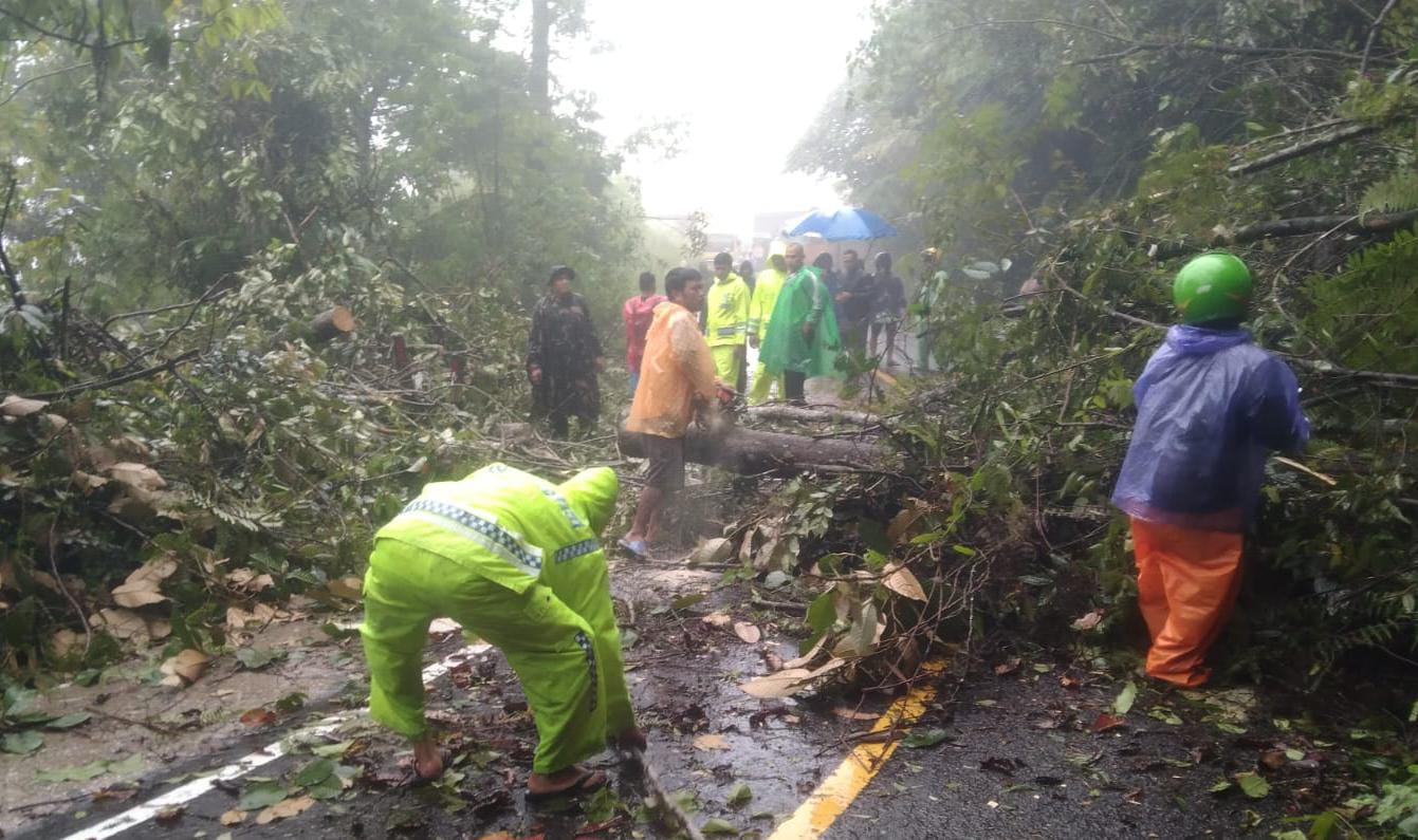 Polres Taput Intensif Tangani 27 Titik Bencana Banjir dan Longsor, Evakuasi Dilanjutkan Bertahap Akibat Cuaca Ekstrem