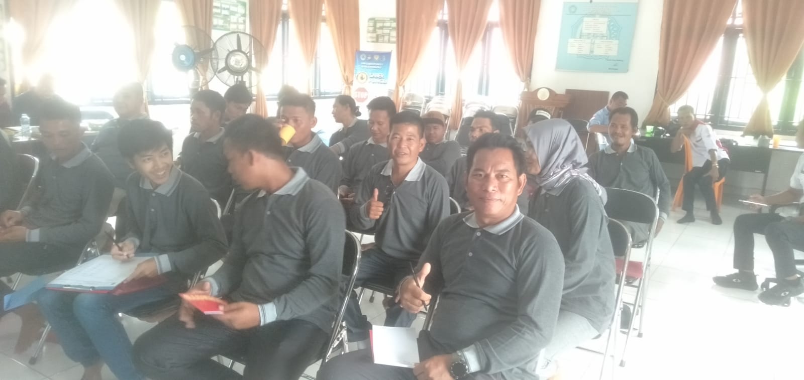Dalam Rangka Menciptakan Lingkungan Yang Bersih dan Sehat Pemerintah Desa Modong Menggelar Pelatihan Pengelolaan Sampah